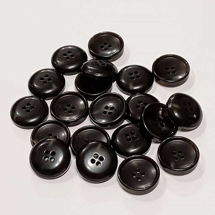 Guziki plastikowe nr 318 / zestaw 47 szt / 2 cm