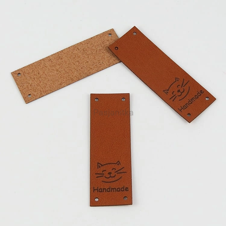Metka ekoskóra "Handmade" / 6 cm x 2 cm / brąz, kot / dół
