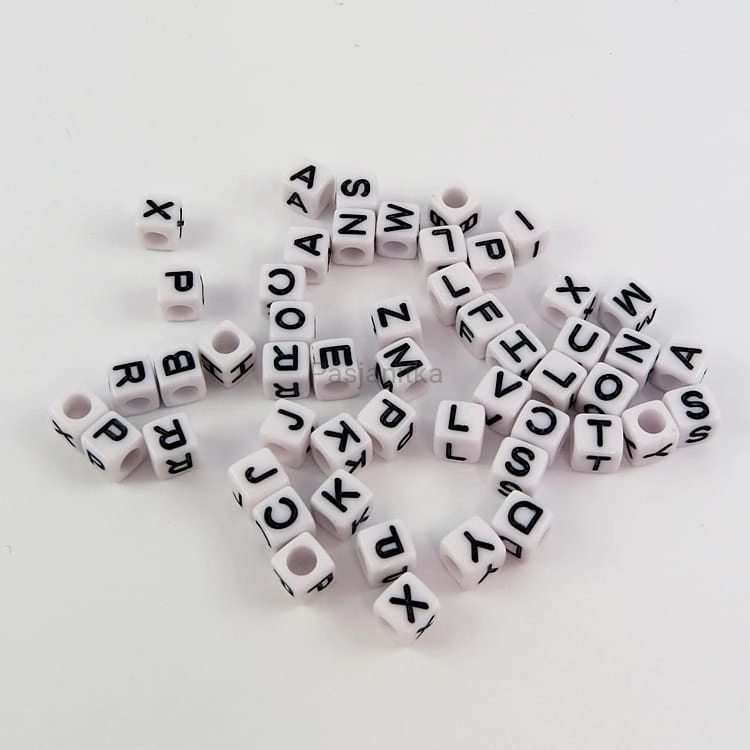 Koraliki Literki plastikowe 6 x 6 mm