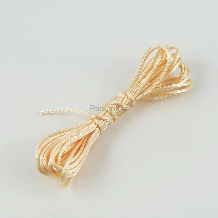 Sznurek satynowy 1 mm / 3 metr / krem