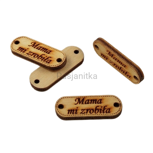 Guzik drewniany "Mama mi zrobiła" 3,2 cm x 1,2 cm